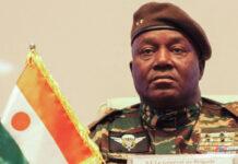 Niamey accuse : la junte nigérienne salue Moscou et pointe Paris, Cotonou et Abidjan après l’attaque de l’aéroport