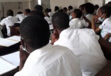 Vidéos jugées “immorales” à Boké : cinq lycéennes exclues, l’école guinéenne face au défi des réseaux sociaux