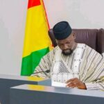 Guinée : Mamadi Doumbouya restructure la Primature et nomme 20 hauts cadres autour d’Amadou Oury Bah