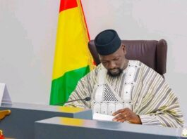 Guinée : Mamadi Doumbouya restructure la Primature et nomme 20 hauts cadres autour d’Amadou Oury Bah