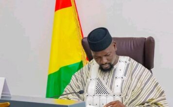 Guinée : Mamadi Doumbouya restructure la Primature et nomme 20 hauts cadres autour d’Amadou Oury Bah