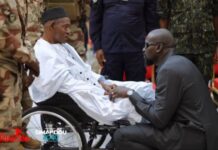 Respect des aînés et devoir de mémoire : Mamadi Doumbouya sous les éloges des anciens combattants