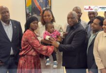 Après un an de séparation forcée : la petite Sabina enfin dans les bras de sa mère à Conakry