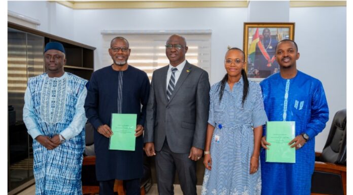 Rio Tinto Guinée signe un protocole d’accord avec l’AGER pour soutenir l’électrification rurale le long du corridor de Simandou