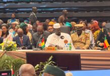 69ème sommet de la CEDEAO : à Freetown, Mamadi Doumbouya bouscule ses pairs et dénonce une organisation » trop politique «