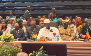 69ème sommet de la CEDEAO : à Freetown, Mamadi Doumbouya bouscule ses pairs et dénonce une organisation » trop politique «
