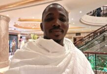 Depuis La Mecque, Honorable Aly Badara Condé prie pour la paix en Guinée et la réussite du Président Doumbouya
