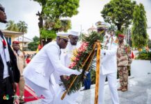68 ans d’indépendance : Mamadi Doumbouya rend hommage aux martyrs à la Place des Martyrs